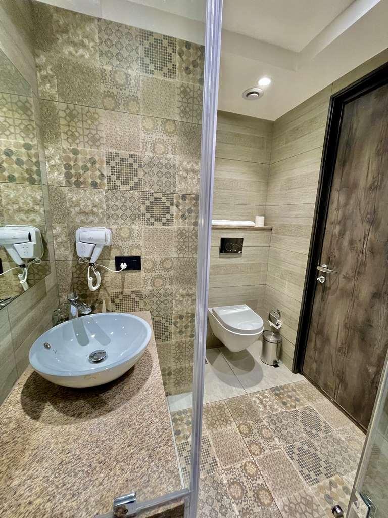 Best Western Maharani Bagh Нью-Дели Номер фото